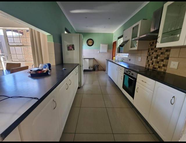 3 BEDROOM PROPERTY TO RENT IN SUNNINGHILL